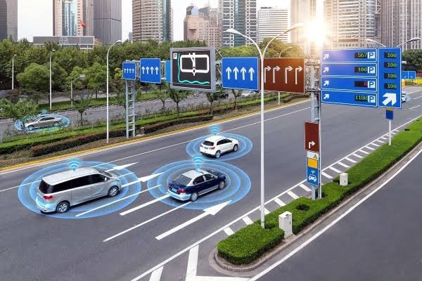 dynamic traffic management India, connected mobility, AI traffic systems, vehicle-to-infrastructure communication, smart city transport, adaptive signal control, intelligent transport systems India, road automation technology