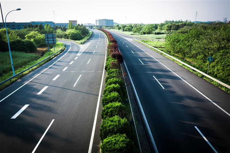 green highways India, sustainable road construction,  recycled materials in roads,  plastic roads,  fly ash in highway projects,  eco-friendly road building , waste reuse in infrastructure,  circular economy in construction,  road construction innovation,